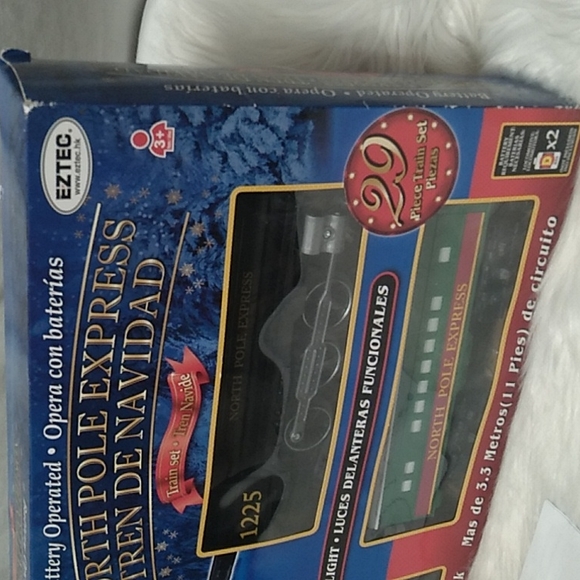 EZTEC Battery Operated North Pole Express 29 Piece 2020 Train Set - Picture 5 of 16